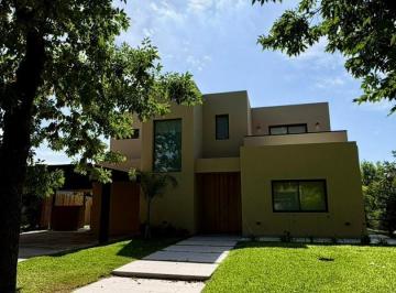 Casa · 158m² · 5 Ambientes · 1 Cochera · Casa en Venta en Santa Guadalupe, Pilar del Este, Pilar