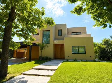 Casa · 158m² · 5 Ambientes · 1 Cochera · Casa en Venta en Santa Guadalupe, Pilar del Este, Pilar