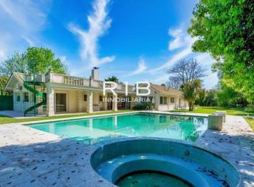 Casa de 6 ambientes, Pilar · Excelente Propiedad Sobre 1600 m²