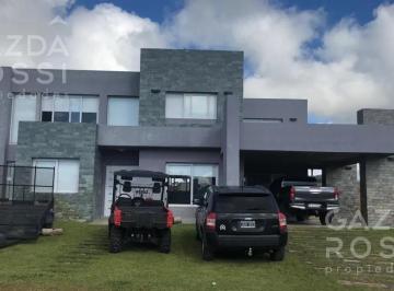 Casa · 300m² · 5 Ambientes · Casa - Costa Esmeralda