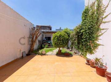 Casa · 52m² · 2 Ambientes · Venta Permuta Casa 2 Ambientes a Reciclar - Lourdes