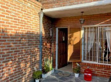Casa · 62m² · 3 Ambientes · 2 Cocheras · Venta/permuta Casa 3 Ambientes - Martin Coronado