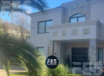 Casa · 400m² · 6 Ambientes · 7 Cocheras · Casa 6 Amb a La Venta - Piscina y Fondo Al Golf St Thomas Este Canning