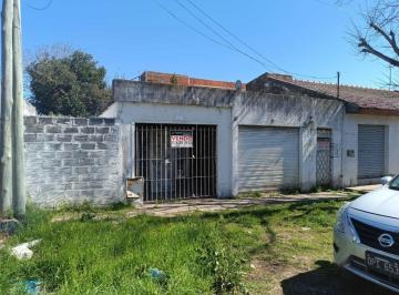 Casa de 3 ambientes, Berazategui · Casa con Local y Lote 10x40 en Juan María Gutiérrez – Gran Potencial Para Reciclar o Invertir
