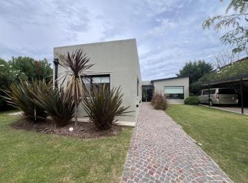 Casa · 153m² · 5 Ambientes · 1 Cochera · Casa en Venta en San Francisco, Villanueva, Tigre