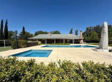 Casa · 194m² · 4 Ambientes · 6 Cocheras · Muy Buena Casa en Venta en La Retama - Manzanares - Pilar