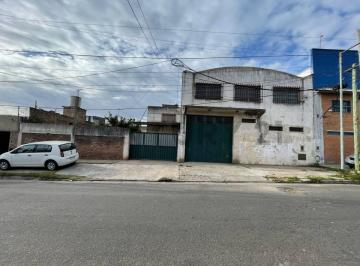 Bodega-Galpón · 440m² · 1 Cochera · Venta de Galpon en V. Bonich - Permuta - Financia