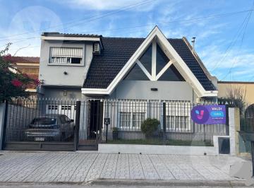 Casa · 211m² · 6 Ambientes · 3 Cocheras · Casa en Venta en Monte Grande