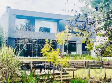Casa de 7 ambientes, Tigre · Apto Credito Casa en Venta Al Agua, 4 Dorm. en Suite, Play y Dependencia Glorietas, Nordelta