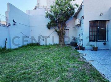 Casa · 139m² · 4 Ambientes · 2 Cocheras · Vta Casa 4 Amb Jardin Quincho Permuta Caseros