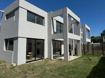 Departamento · 75m² · 3 Ambientes · 1 Cochera · Apartamento en Ecos de La Barra 2 Suites Complejo Exclusivo con Parrillero y Jardín