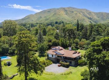 Casa de 8 ambientes, La Falda · Casa con 7.736 m² en Venta y con 7 Dorm. en La Falda