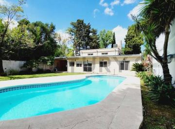 Casa · 227m² · 5 Ambientes · 3 Cocheras · Vta Casa 5 Amb Pileta Quincho Apto Credito - Permuta