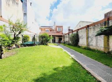 Casa · 205m² · 5 Ambientes · 1 Cochera · Vta Casa 5 Amb Pileta Quincho Terraza Permuta