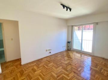Departamento · 52m² · 3 Ambientes · 3 Amb. en Corazón de Barracas | Luz, Parquet y Diseño