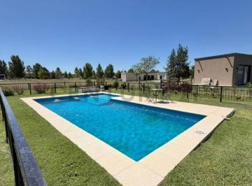 Casa · 153m² · 4 Ambientes · 2 Cocheras · Venta Casa 4 Ambientes en Fincas de San Vicente Sporting