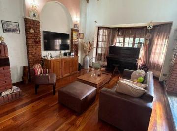 Casa · 250m² · 4 Ambientes · Casa en Venta en Lanús Oeste