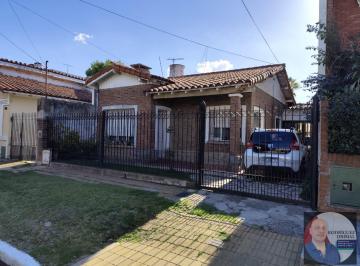 Casa · 210m² · 3 Ambientes · 3 Cocheras · Chalet con 2 Dorm. en Turdera - Apto Crédito!
