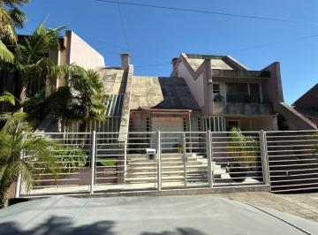 Casa · 468m² · 5 Ambientes · 5 Cocheras · Casa en Venta 7 Ambientes Garaje Pileta Sauna Acassuso