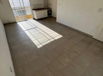 Departamento de 2 ambientes, Tres de Febrero · Departamento de 2 Ambientes en 2do Piso con Doble Balcon - Santos Lugares