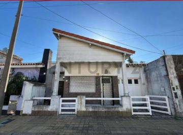 Casa · 113m² · 3 Ambientes · Venta de Casa 3 Ambientes, Garaje, Patio, en Morón
