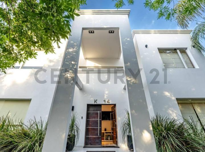Casa · 360m² · 7 Ambientes · 3 Cocheras