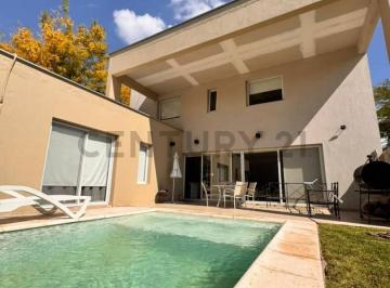 Casa · 217m² · 4 Ambientes · 1 Cochera · Casa en Venta Lujan de Cuyo