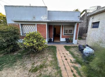 Casa · 90m² · 5 Ambientes · 1 Cochera · Venta Casa 3 Ambientes con Depto en Moreno