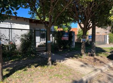 Casa · 418m² · 3 Ambientes · 1 Cochera · Casa en Venta C/ Galpón