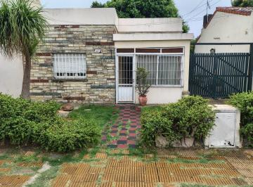 Casa · 222m² · 3 Ambientes · 3 Cocheras · Casa con Galpón Al Fondo
