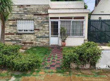 Casa · 222m² · 3 Ambientes · 3 Cocheras · Casa con Galpón Al Fondo