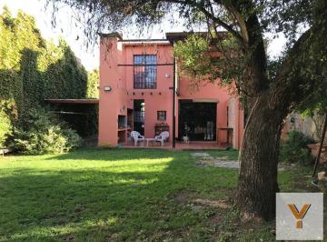 Casa · 170m² · 6 Ambientes · Casa en Venta - 4 Dorm. 3 Baños 2 Cocheras - 566 m² - Mercedes