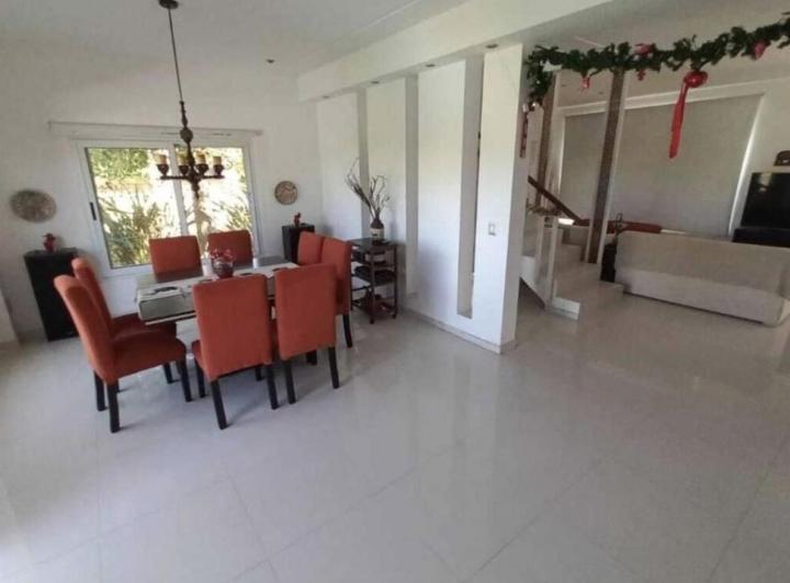 Casa · 270m² · 5 Ambientes
