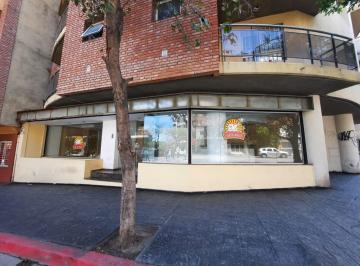 Local comercial · 120m² · 4 Ambientes · Excelente Local de 120 m² con Patio y Quincho
