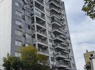 Departamento · 46m² · 2 Ambientes · 1 Cochera · Exelente Departamento de 2 Amb y Cochera en Venta en Av La Plata Al 1000