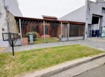 Casa · 182m² · 5 Ambientes · 1 Cochera · Casa en Venta 5 Ambientes en Moron