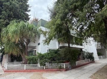 Casa · 150m² · 4 Ambientes · 1 Cochera · Casa en Esquina con Gran Potencial en El Corazón de Villa Devoto