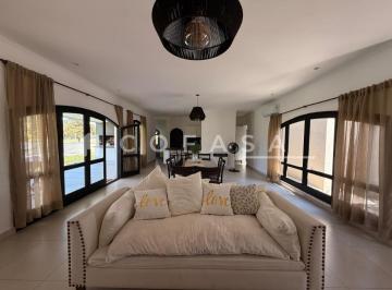 Casa · 156m² · 3 Dormitorios · 2 Cocheras · Casa en Country Los Molinos