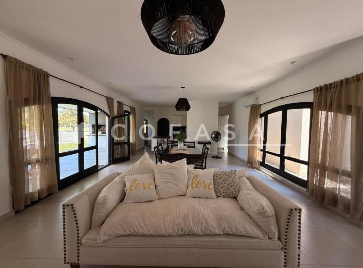 Casa · 156m² · 3 Dormitorios · 2 Cocheras