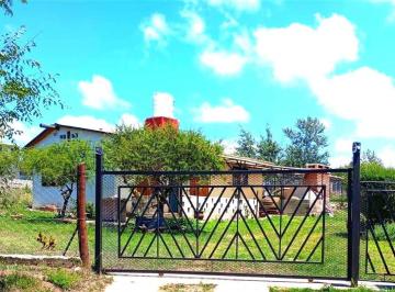 frente de la oropiedad · Casa en Venta Apto Crédito, Estilo Cabaña y Entorno Natural
