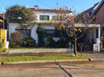 Casa de 6 ambientes, Quilmes · Casa de 220 m² y 6 Ambientes en Venta, Parque Bernal