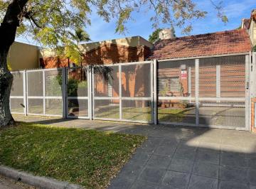 Casa de 4 ambientes, Quilmes · Casa con 216 m² y 3 Dorm. en Venta en Parque Bernal