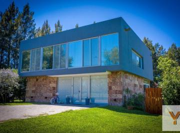 Casa · 276m² · 6 Ambientes · Casa en Venta - 4 Dorm. 3 Baños - 276 m² - Haras del Sur II, La Plata [financiada]