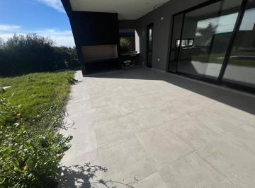 Casa · 170m² · 4 Ambientes · 1 Cochera · Casa Chalet en Venta en El Trébol, Haras Santa Maria, Escobar