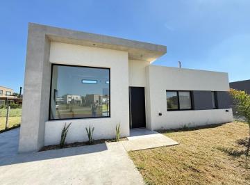 Casa · 130m² · 4 Ambientes · Casa en Venta en Santa Elisa, Pilar del Este, Pilar