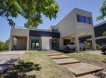 Casa de 5 ambientes, Escobar · Casa 5 Ambientes. Cantón Puerto. Vista a Espejo de Agua. Calidad Premium Venta