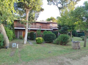 Casa de 3 ambientes, Pinamar · Duplex 3 Amb con Patio y Jardin Al Frente en Venta