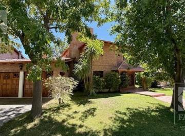 Casa · 253m² · 5 Ambientes · 2 Cocheras · Casa Venta Rincón Club de Campo, 3 Dorm., 3 Baños, Quincho - Garaje y Jardín