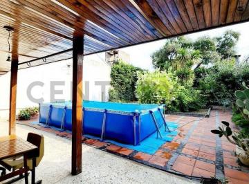 Casa · 95m² · 4 Ambientes · 2 Cocheras · Venta Casa 4 Amb V. Sarmiento Apto Credito Permuta