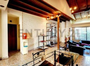 Casa · 95m² · 4 Ambientes · 2 Cocheras · Venta Casa 4 Amb V. Sarmiento Apto Credito Permuta